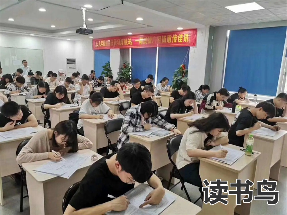  学习工业机器人技术应用专业，推荐报考株洲人工智能职业技术学校